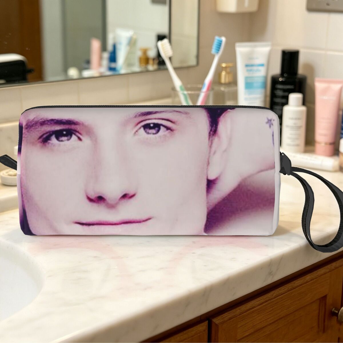 Josh Hutcherson Whistle Meme S - Beauty Makeup Songs recensie en prijs